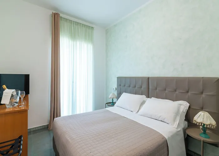 Maria 4* Crispiano