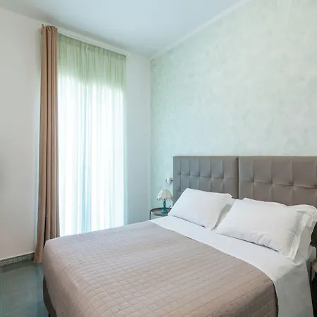 Maria 4* Crispiano