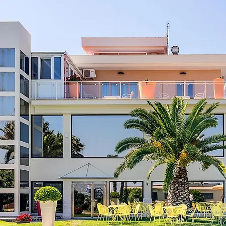 Maria 4* Crispiano