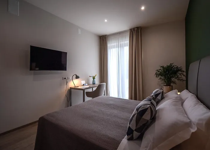 Maria 4* Crispiano